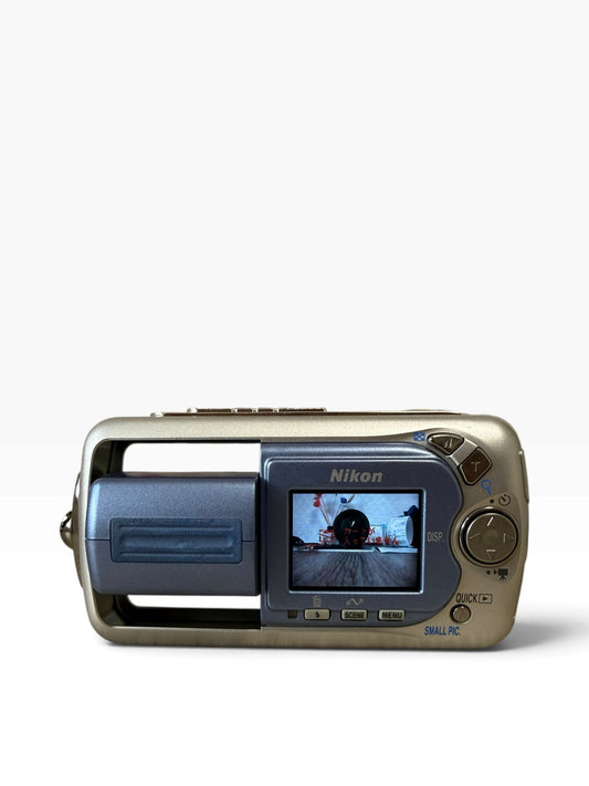 Nikon coolpix 2500 ( restock only 2 left )
